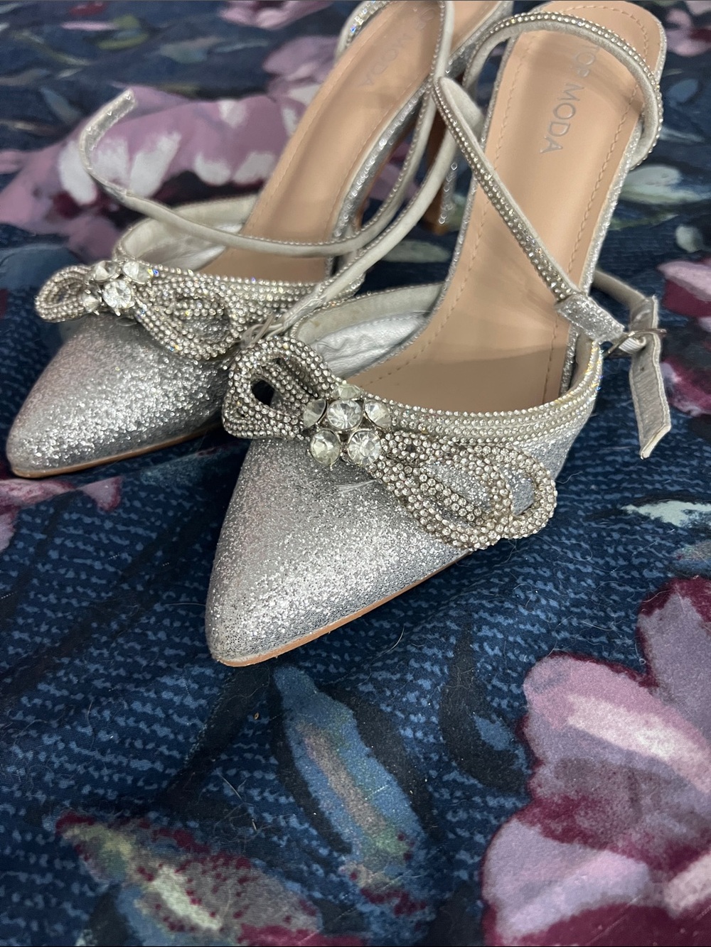 Moda Silver Glitter Pointed Slingback Heels with Crystal Bow